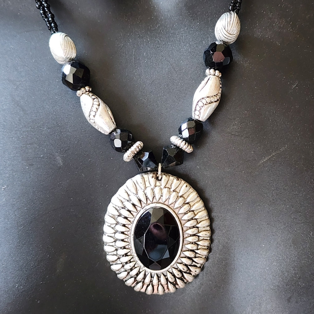 Coldwater Creek fashion costume jewelry black beaded pendant necklace