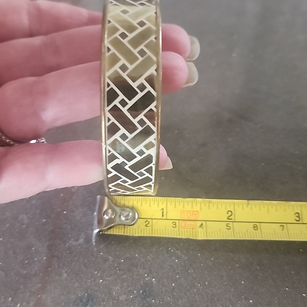 Laurana made in Italy designer fashion costume jewelry bracelet gold white tone