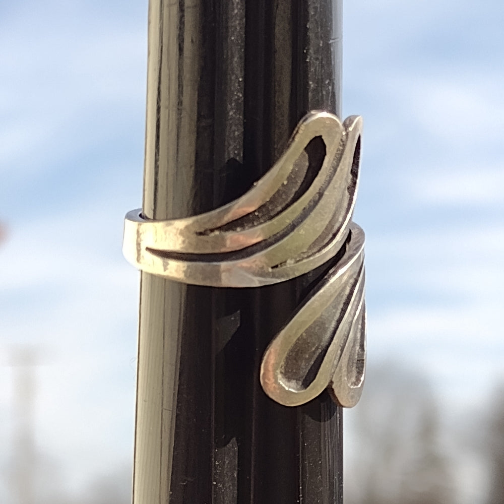 Vintage tasco Mexico sterling silver bypass ring size 8 has flax adjust …