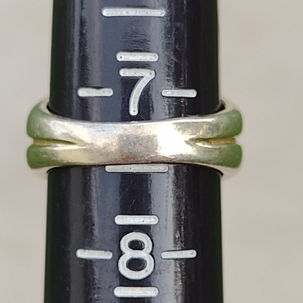 Vintage sterling silver ring with gold vermili size 7.25 green stone