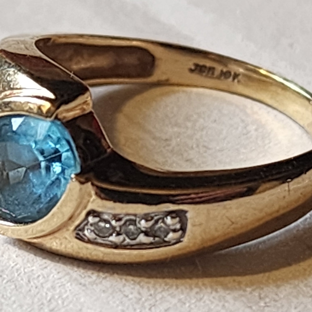 10k  yellow gold blue topaz and diamond ring size 8 great investment