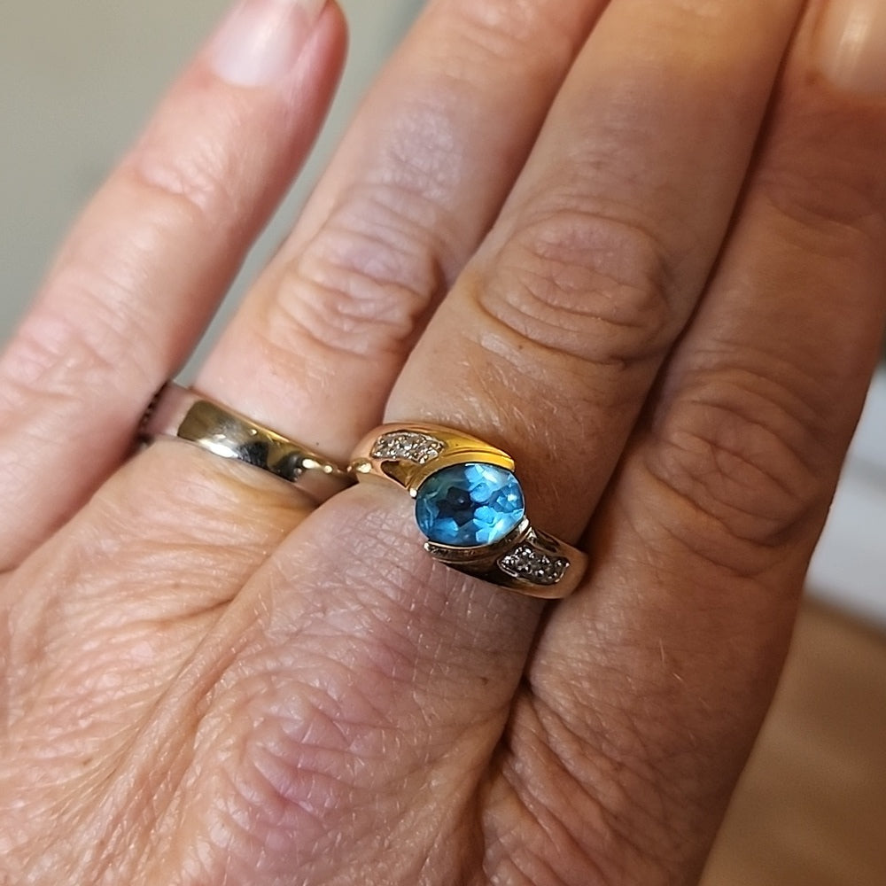 10k  yellow gold blue topaz and diamond ring size 8 great investment