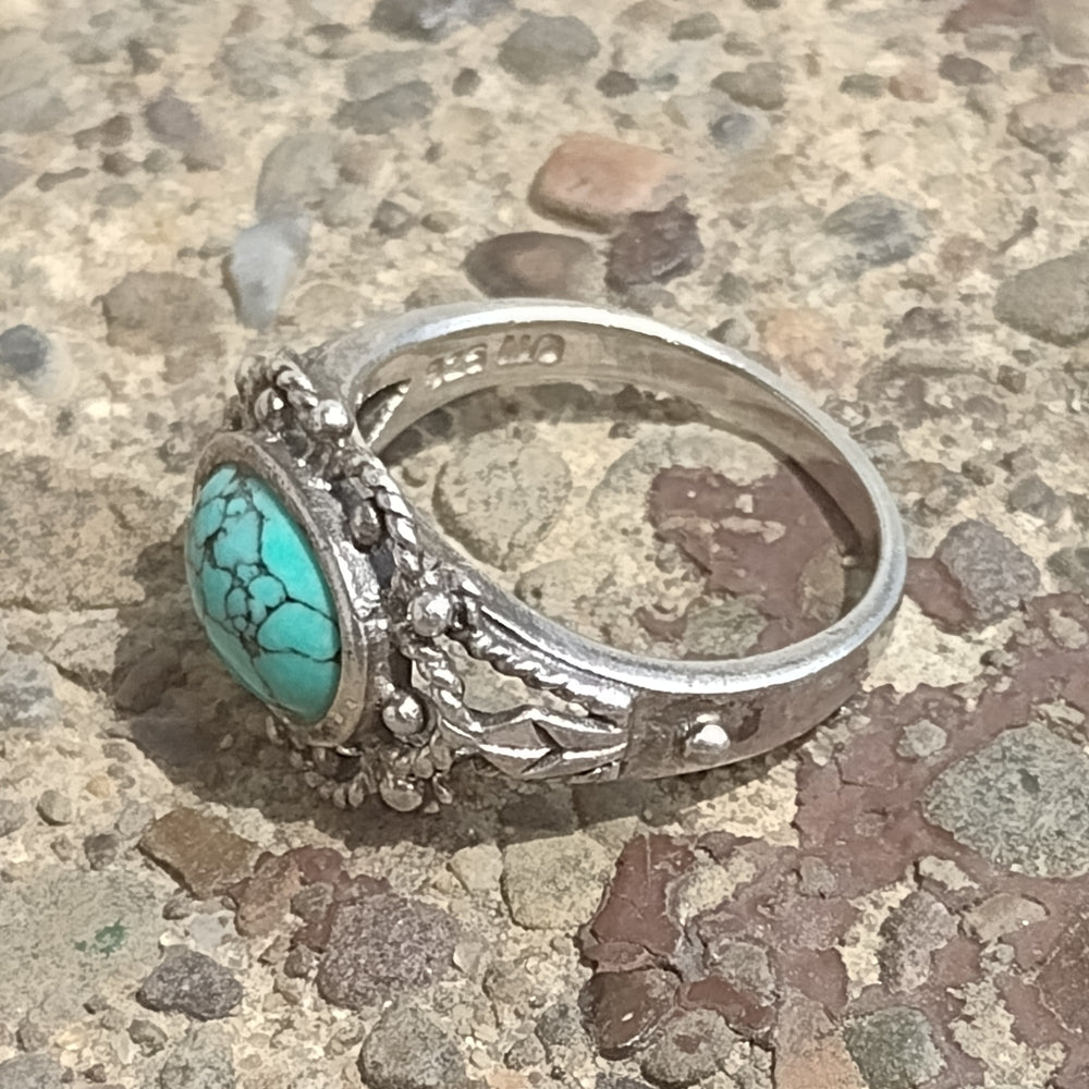 Sterling silver ring with blue turquoise type Stone size 5.5 fine jewelry