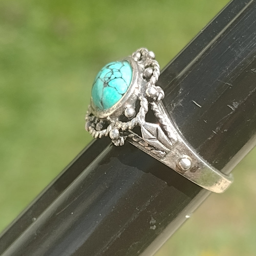 Sterling silver ring with blue turquoise type Stone size 5.5 fine jewelry