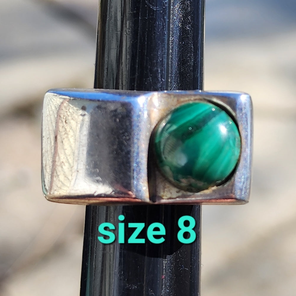 Size 8 Vintage sterling silver chunky modernist ring with malachite jewelry