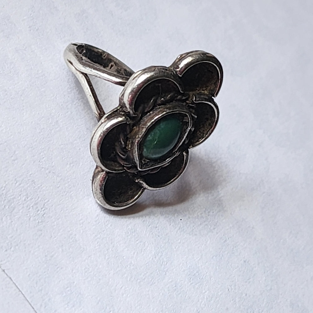 Vintage Native American sterling silver ring size 7.5 green stone fine jewelry