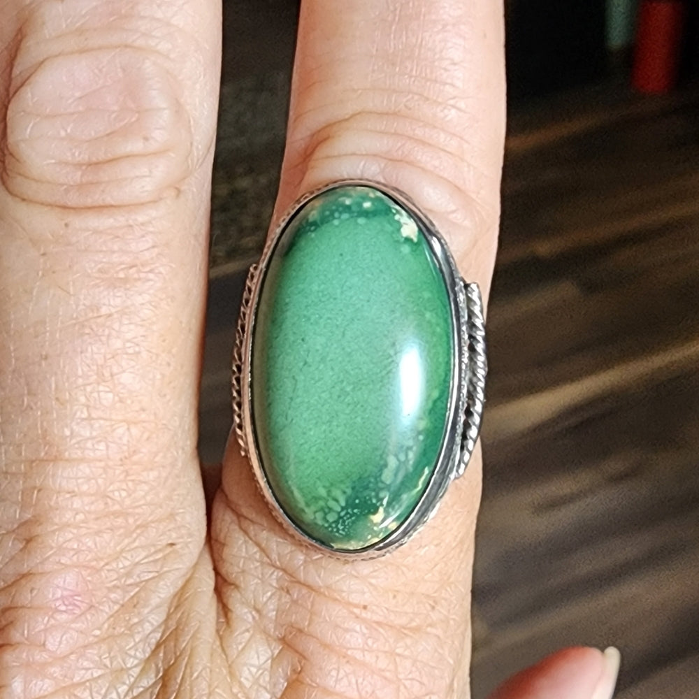 Sterling silver Native American green stone ring size 8 fine jewelry