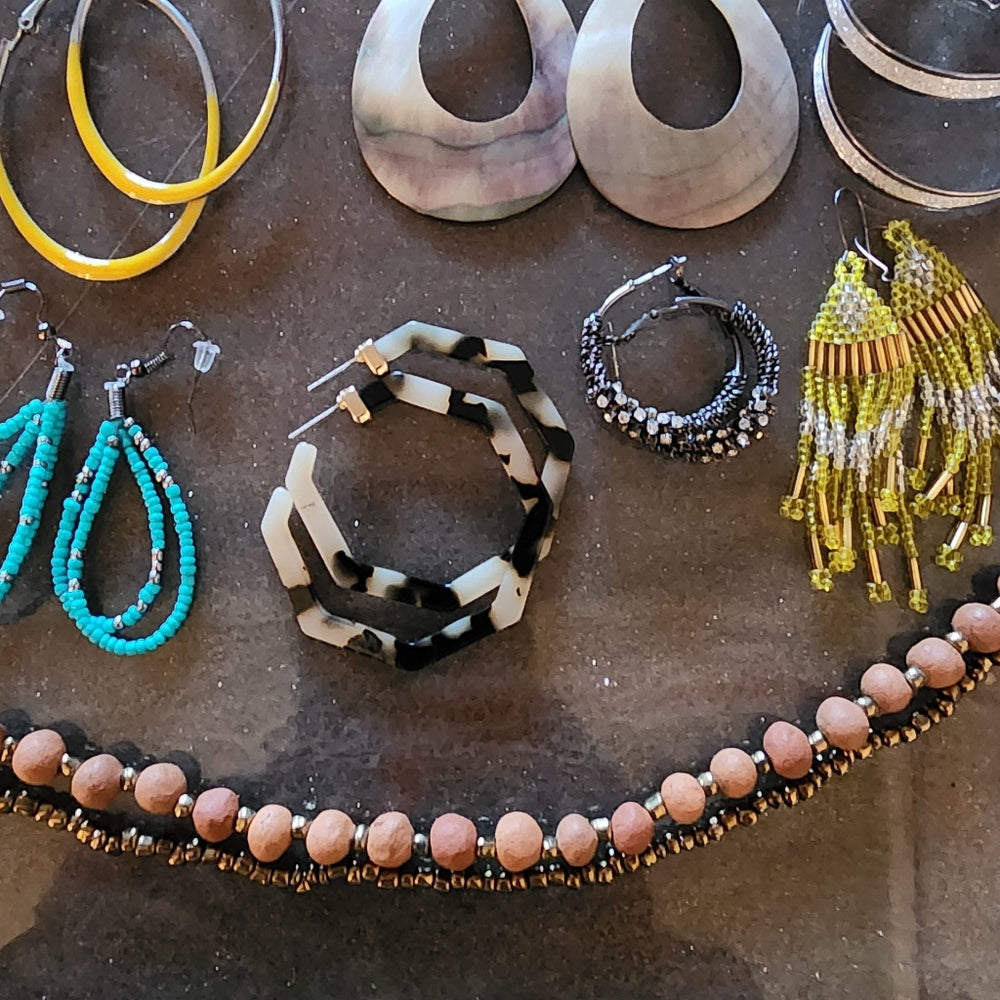 Bundle bulk lot costume fashion jewelry earrings bracelets pendant neckl…
