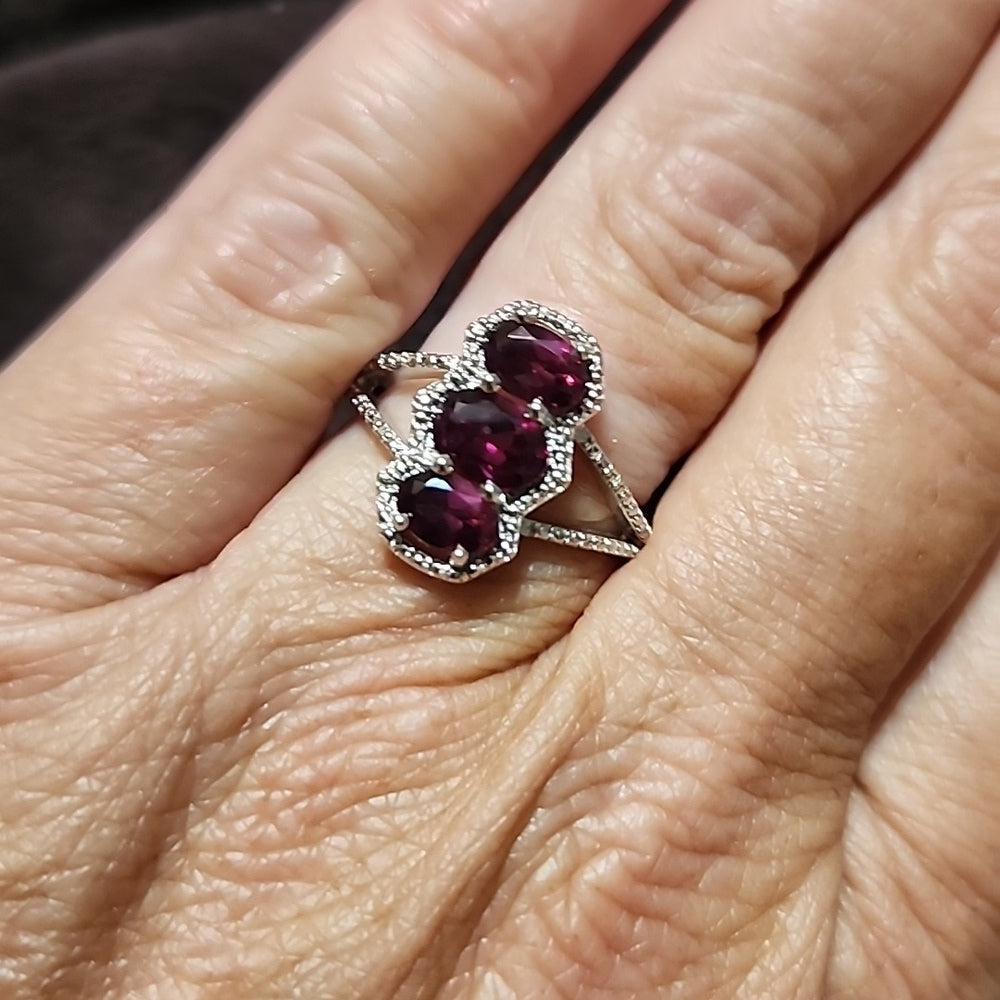 Sterling silver ring with purplish pink Stones size 8 fine jewelry
