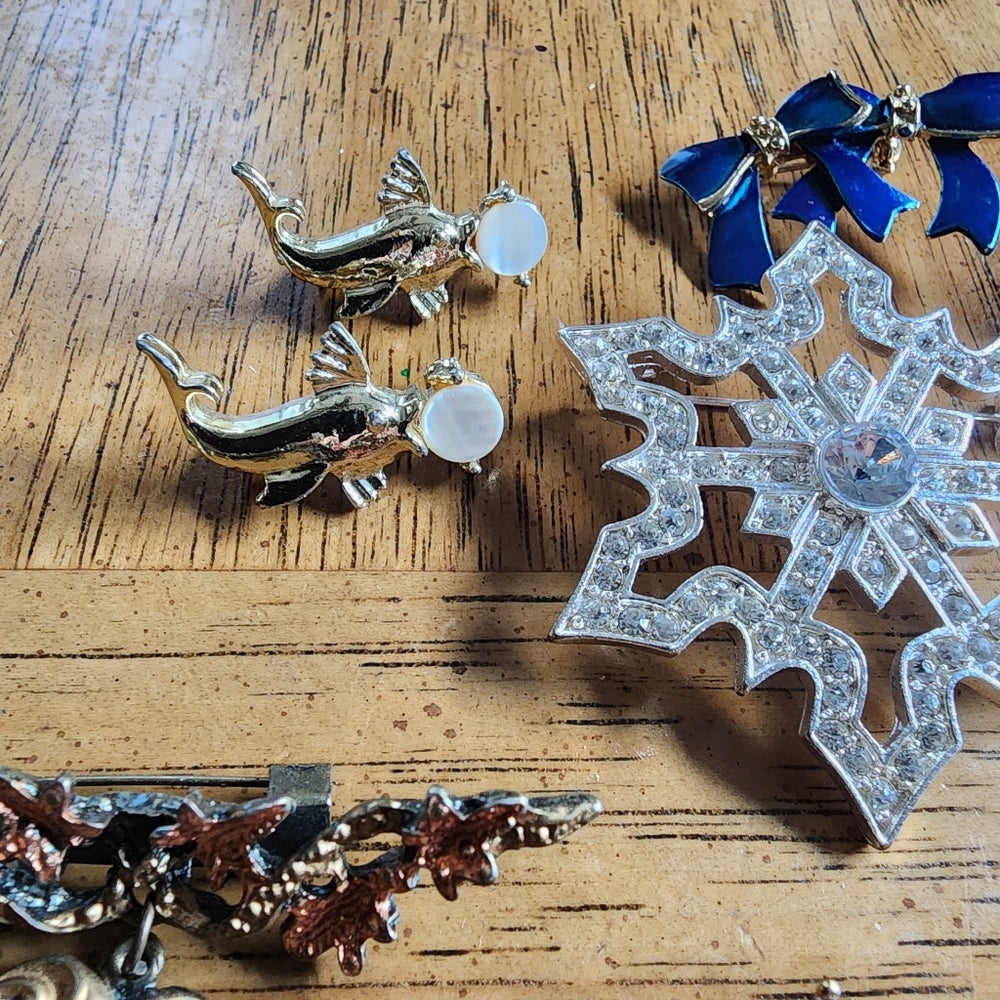 SALE Bundle lot costume fashion jewelry brooches scarf pin  flowers fish snow…