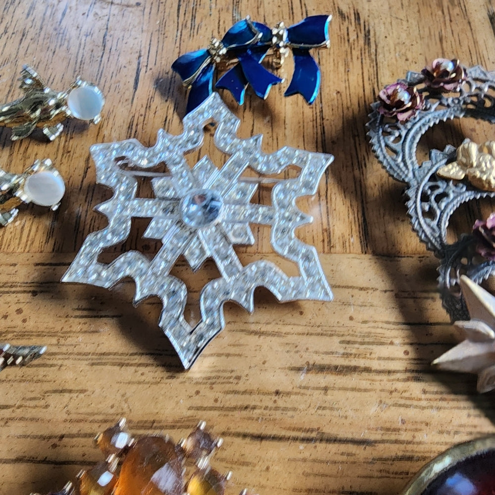 SALE Bundle lot costume fashion jewelry brooches scarf pin  flowers fish snow…