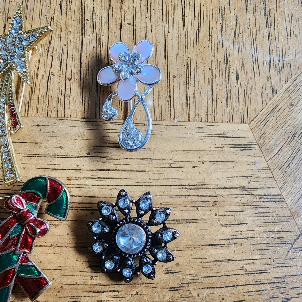 SALE Bundle lot costume fashion jewelry brooches scarf pin  flowers fish snow…