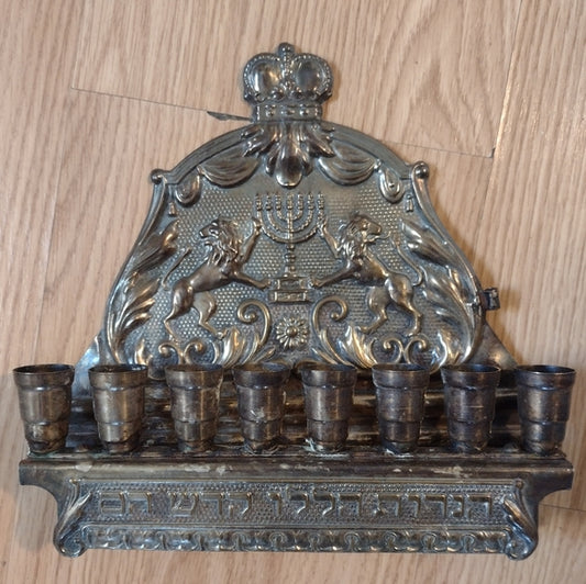 Hanukkah Menorah Hanukkiyah stand w eight candlestick holders lions and crown