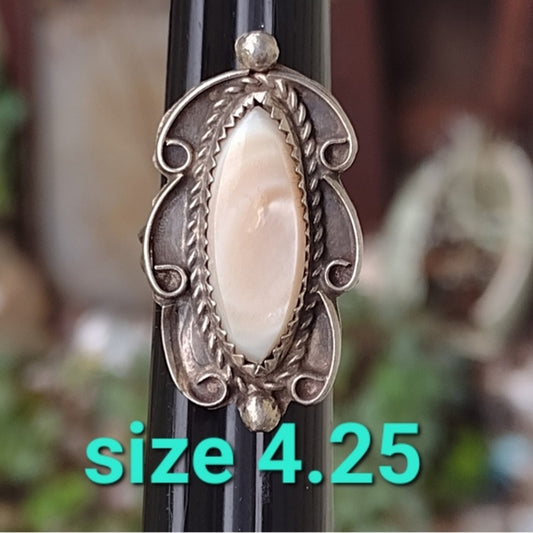 Vintage Native American sterling silver mother of pearl ring size 4.25