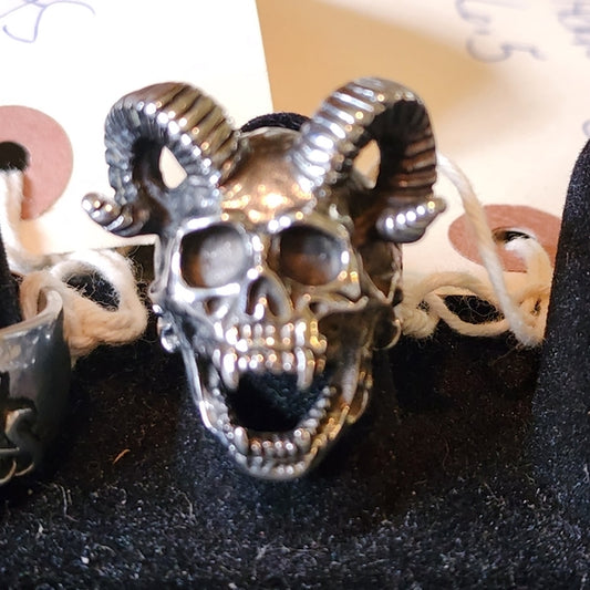 Stainless steel skull with horns ring size 6.5