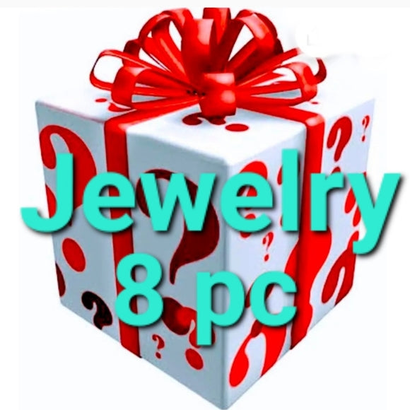 8 pc of costume fashion jewelry