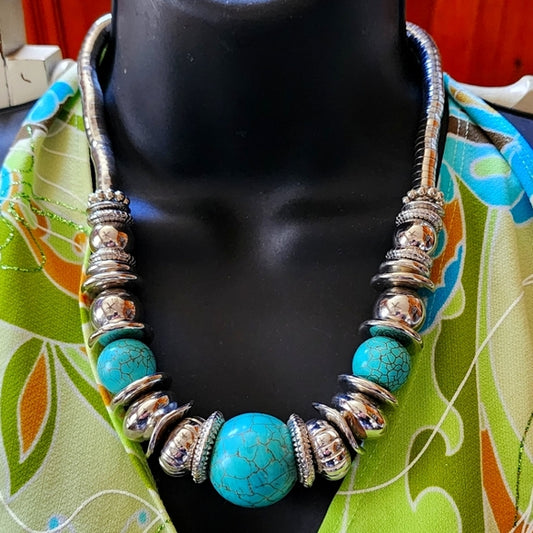 Costume jewelry statement Fashion necklace silver tone turquoise color chunky