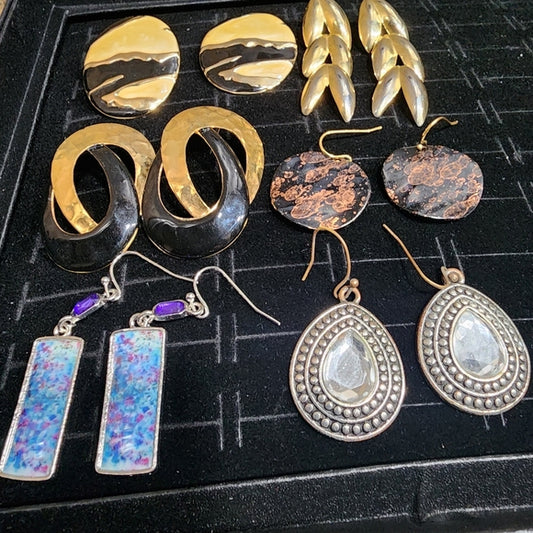 Bundle lot fashion costume Pierced earrings 1 Chico pr silver & gold tone