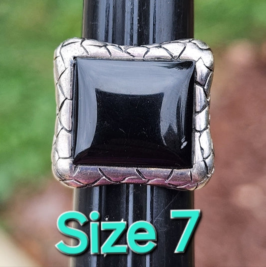 Vintage sterling silver ring black stone alligator texture size 7