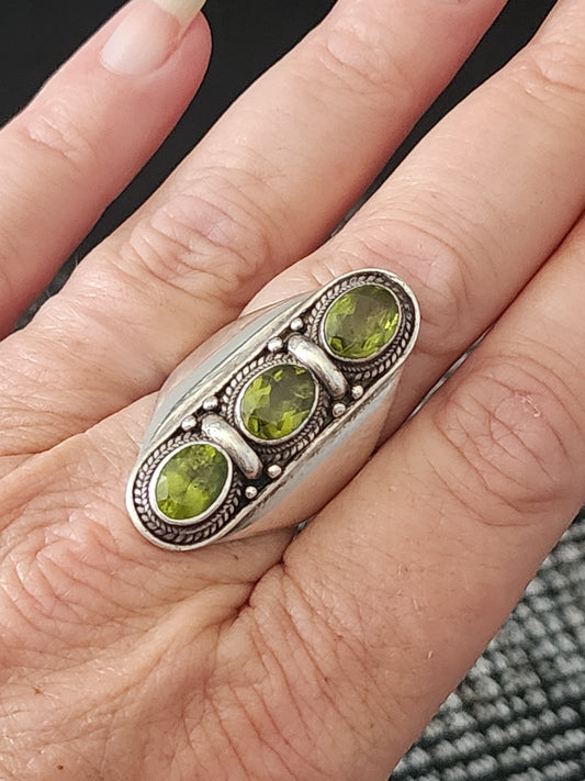 Sterling silver peridot ring size 8